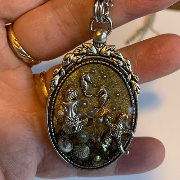 Twinsdesign Jewelry - Starfish mermaid seahorse shells 3D Resin Necklace One of a kind NWOT New